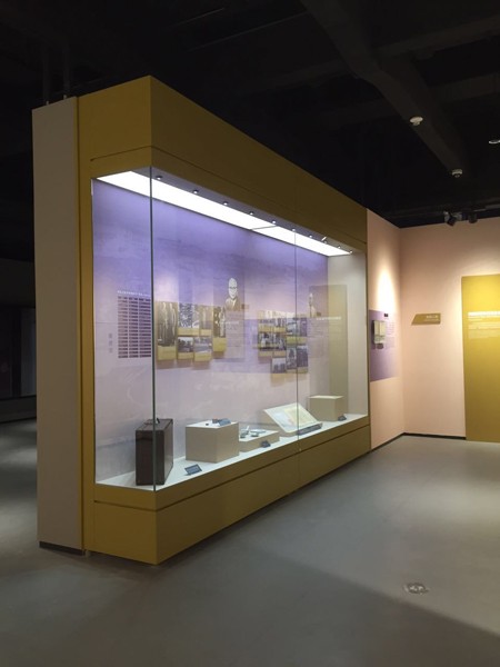 博物馆沿墙通柜