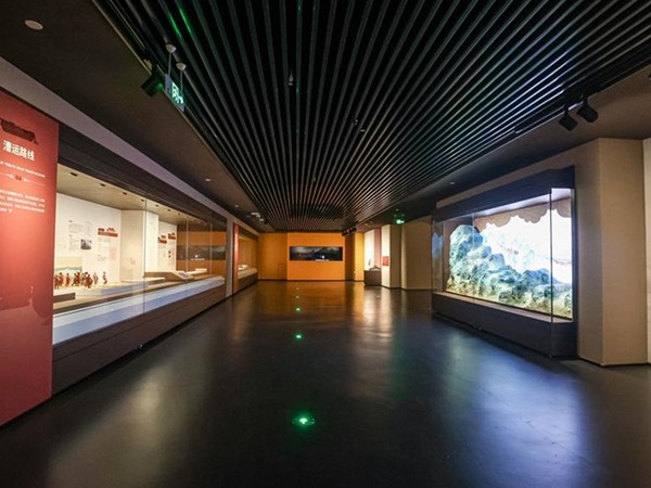 博物馆沿墙通柜