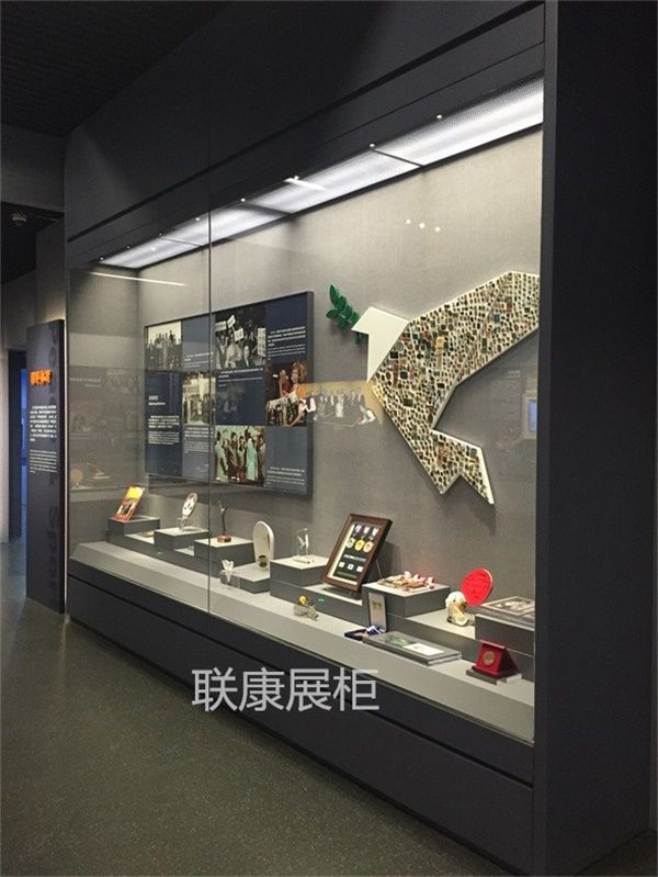 博物馆沿墙通柜