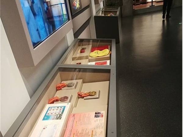 博物馆斜面展柜