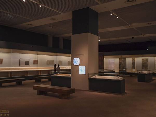 博物馆沿墙通柜